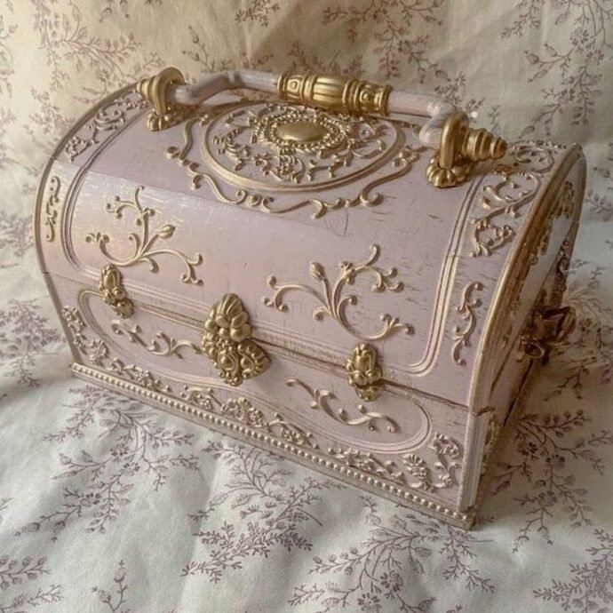 Victorian Royal Makeup Chest